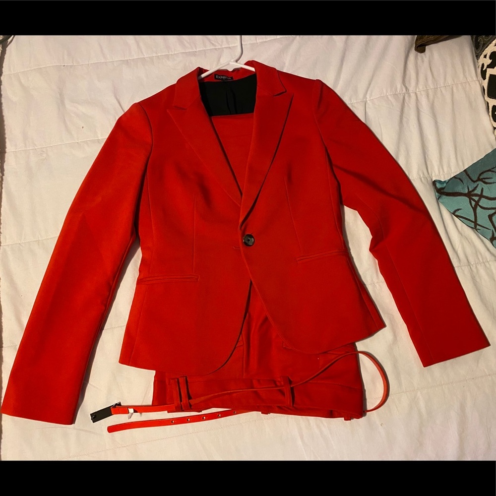 T8 Red suit - Picture 2 of 8